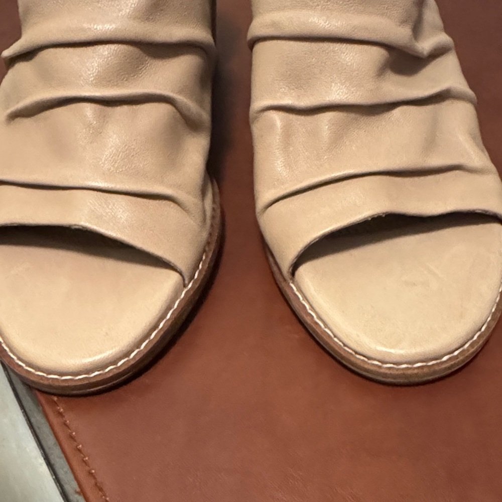 NEW Earth Women's Tan Ruched Mules - Picture 6 of 11